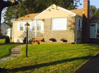 42 Scenic Dr, Cranston, RI 02920