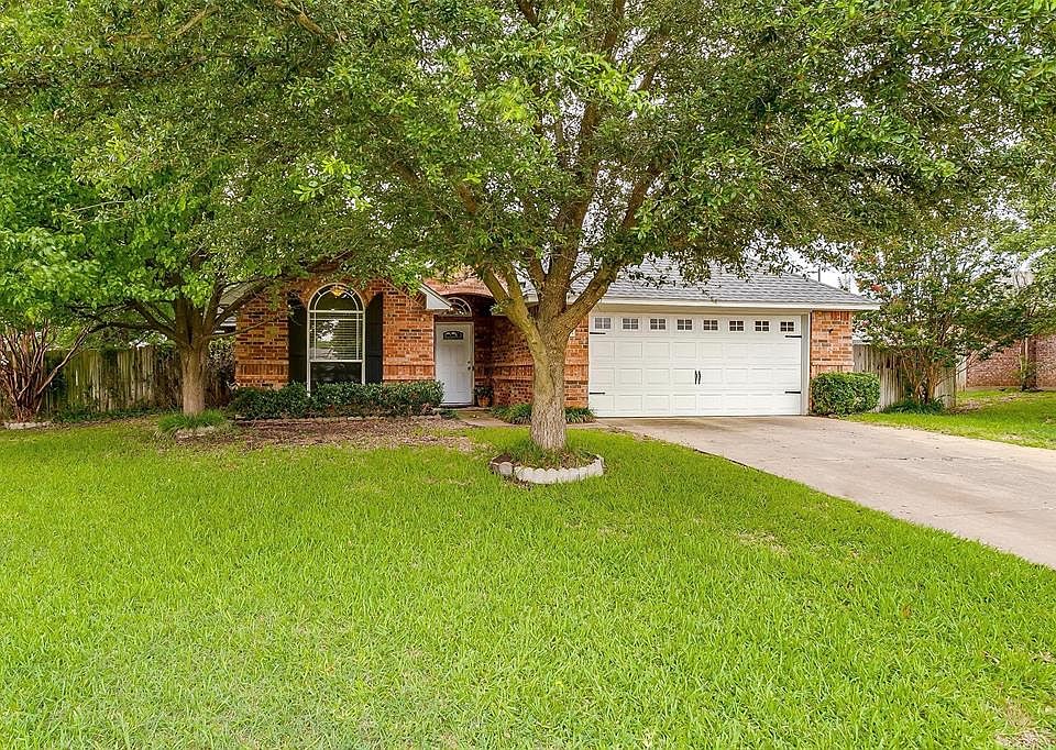 1st image of 400 Tara Ln