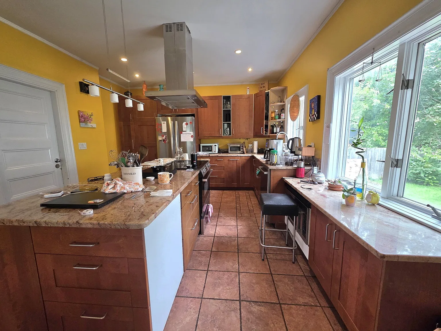 47 Barnard Ave — Photo 2