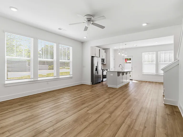105 Cobden Ct — Photo 11