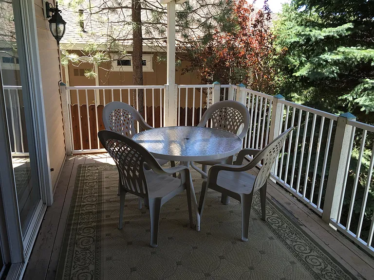 Private patio w/ table & 4 chairs