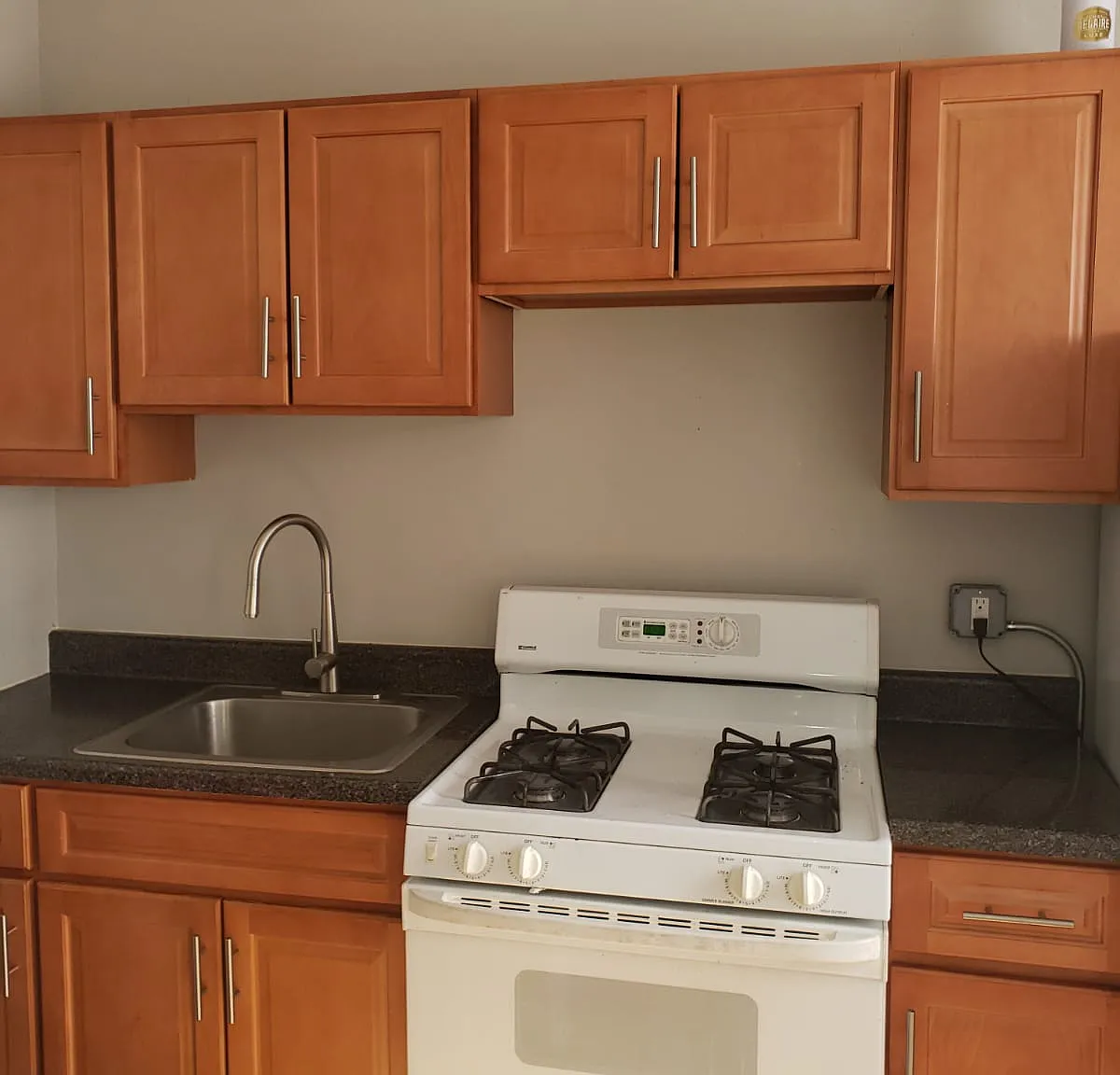 232-234 E Hanover St — Photo 1