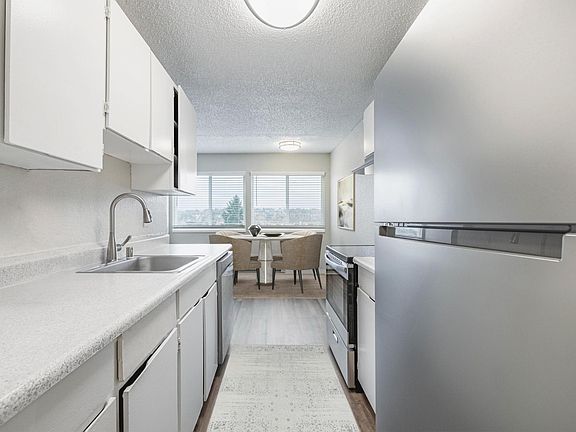 2 Bed 1 Bath - Kitchen