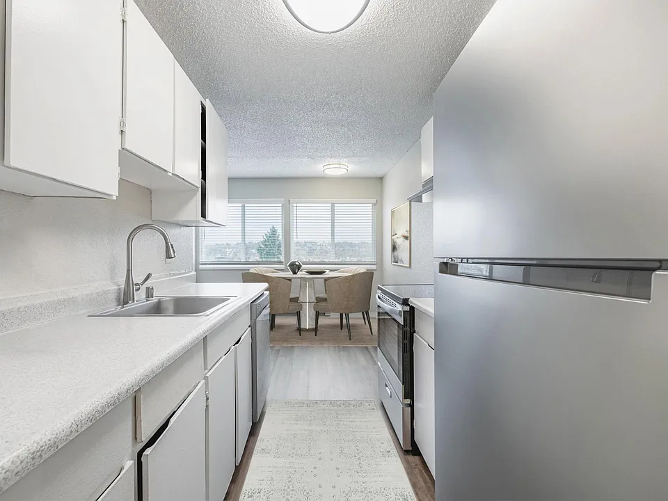 2 Bed 1 Bath - Kitchen