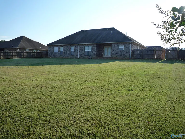 16656 Bellewood Dr — Photo 25