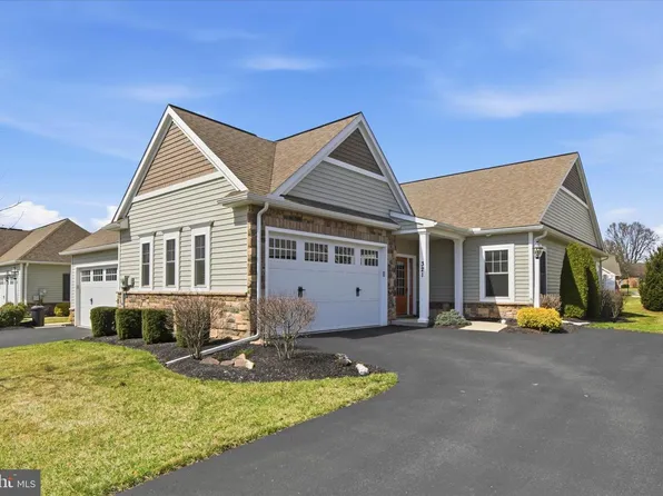321 Pin Oak Dr, Lititz, PA 17543