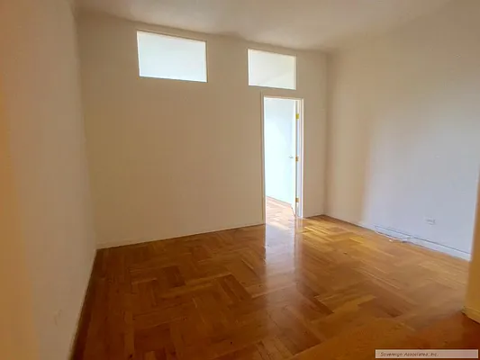 Rented by Sovereign Associates | media 9