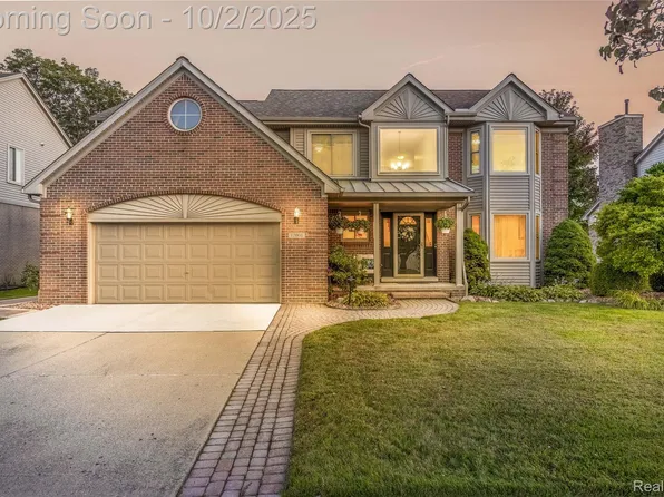 17001 Orchard Dr, Southgate, MI 48195
