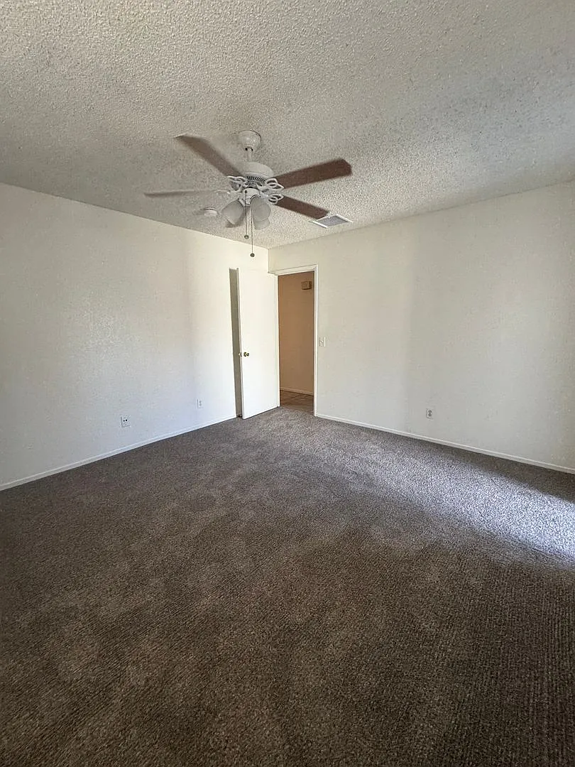 Charming 3 Bed, 2 Bath Home on a large late in Madera Estates Rent — Photo 3