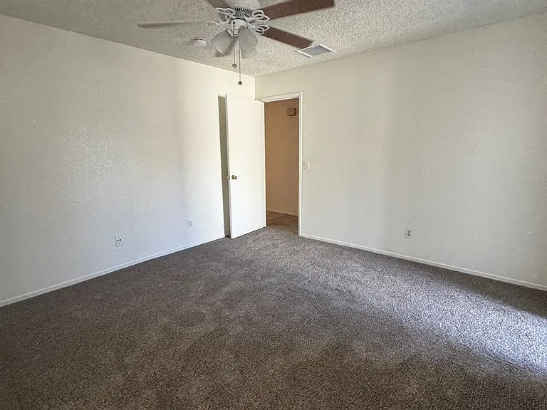 25831 Temple Dr — Photo 3