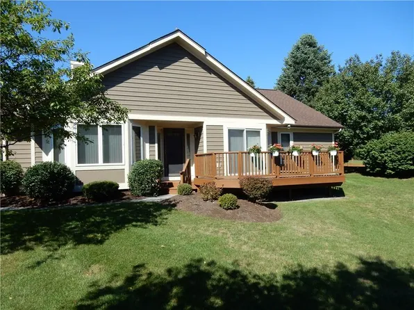 1000 Hillsboro Cove Cir, Webster, NY 14580