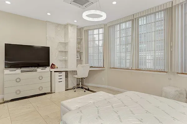 Rented by Douglas Elliman | media 33