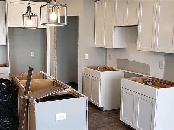 5th image of 239 E Bay Harbor Ct