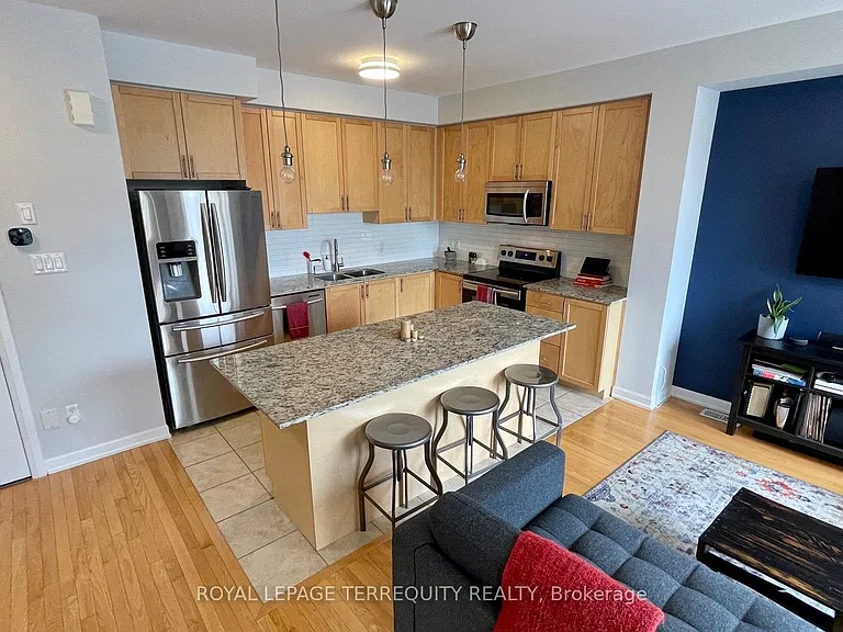 165 Hampshire Way #152 — Photo 4