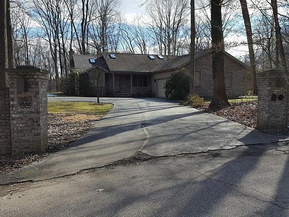 2nd image of 1305 Point O Woods Dr