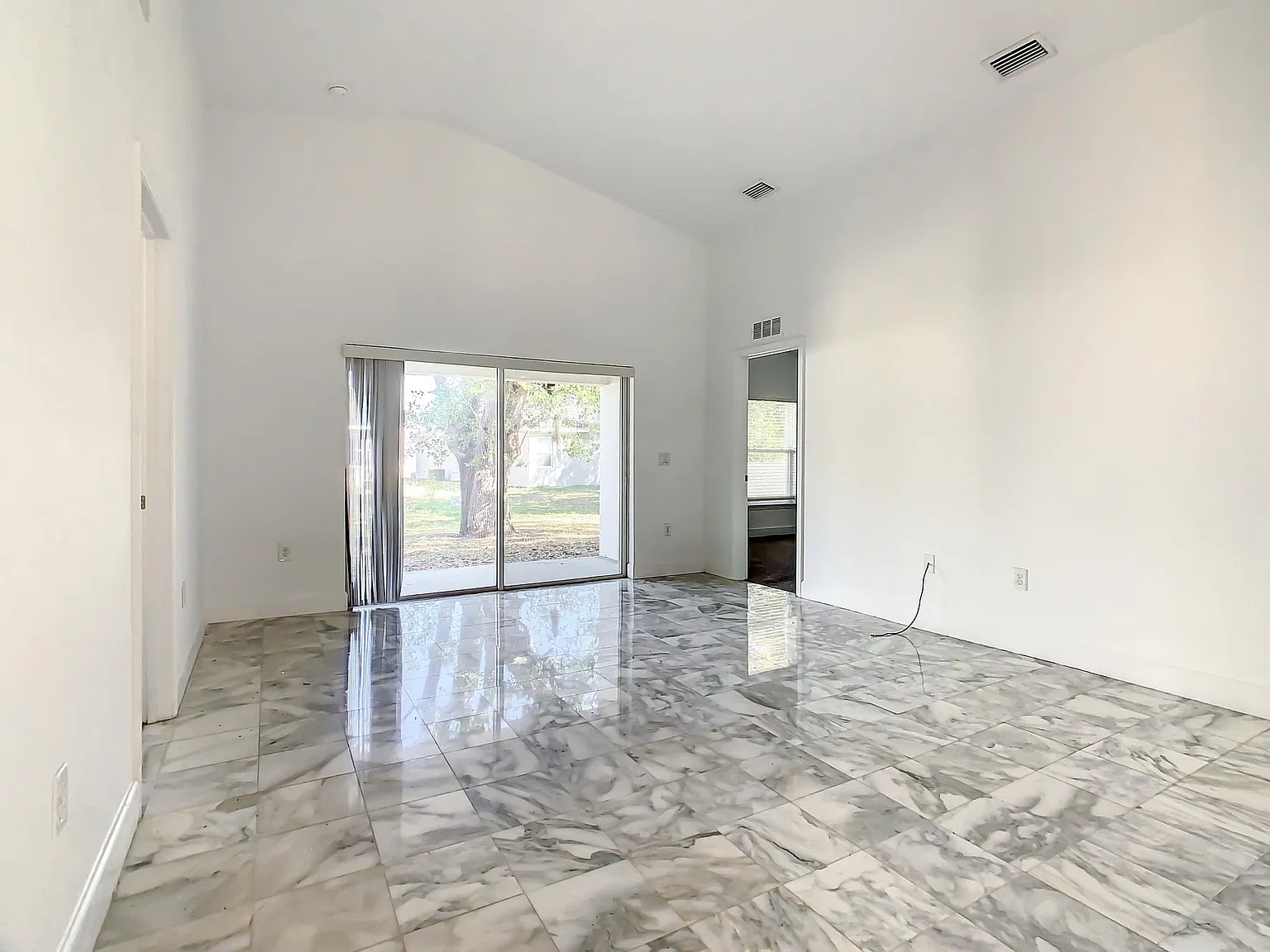 4 bed, 1777 sqft, $1,850 — Photo 3
