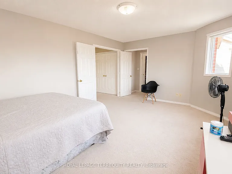 1215 Wadebridge Cres #UPPER — Photo 10