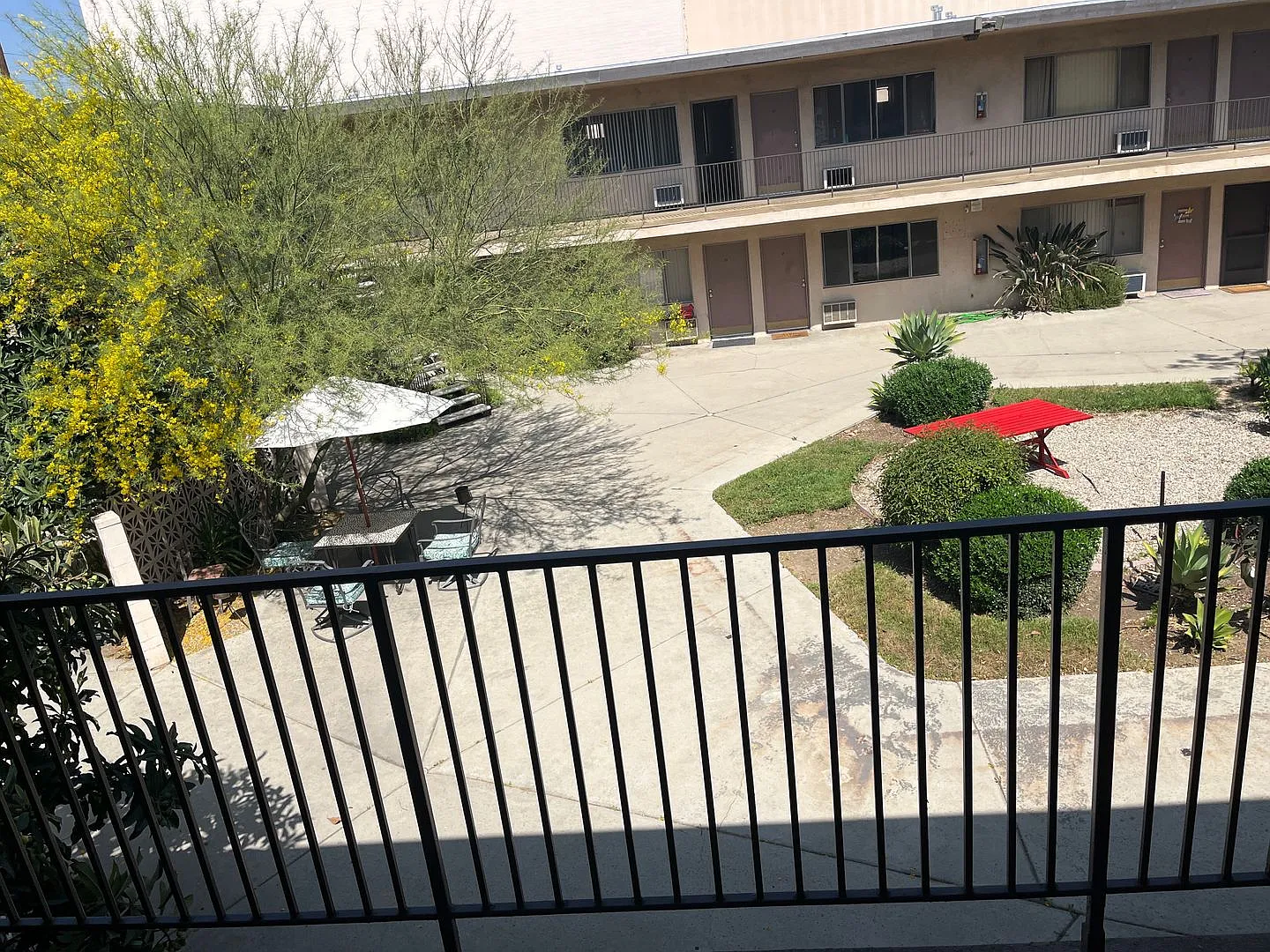 APT LANKERSHIM (RSO) — Photo 3