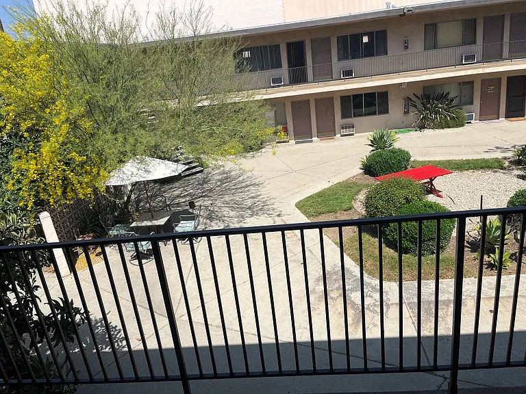 APT LANKERSHIM (RSO) — Photo 3