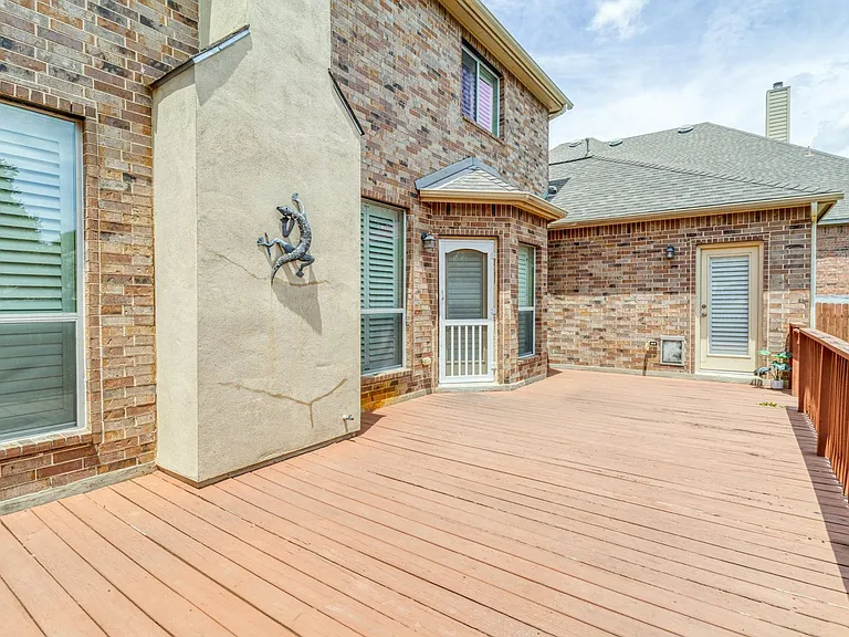 8707 Roswell Rdg — Photo 10