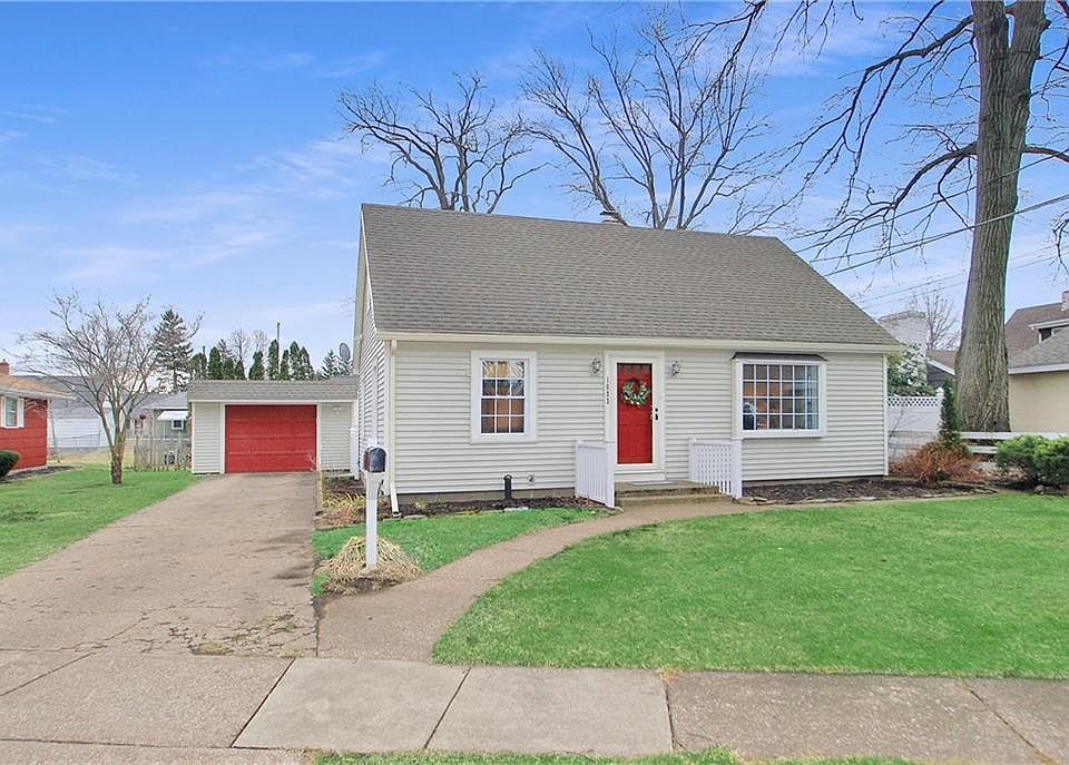 1st image of 1833 Grove Dr