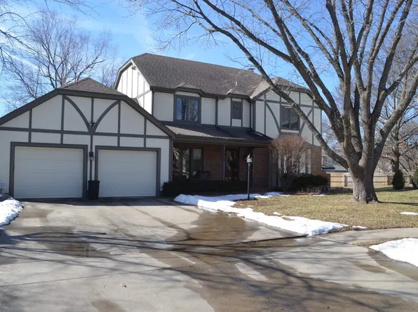 2407 SW Pepperwood Cir, Topeka, KS 66614