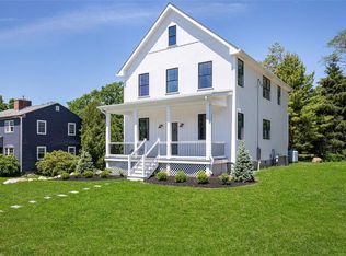 22 Farnsworth Ave, Tiverton, RI 02878