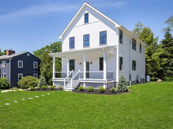 22 Farnsworth Ave, Tiverton, RI 02878