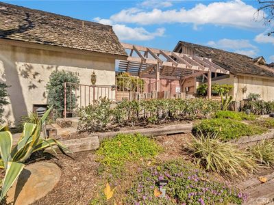18631 Collins St APT 32, Tarzana, CA, 91356