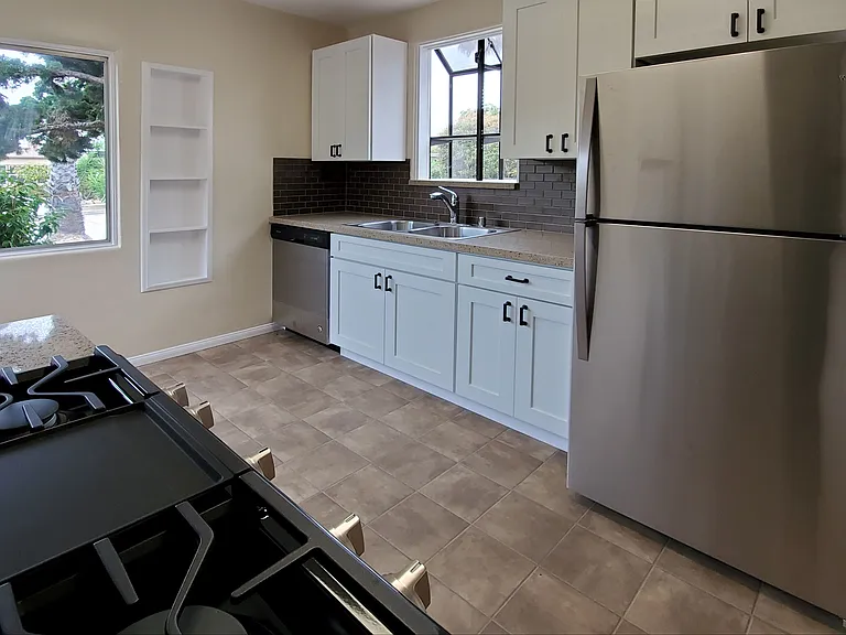 4747 Saratoga Ave — Photo 2
