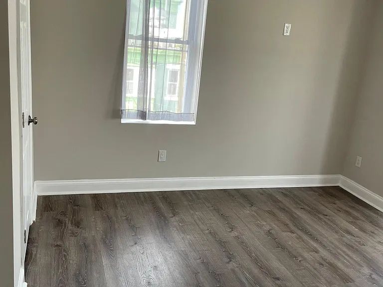5046 Market St — Photo 7