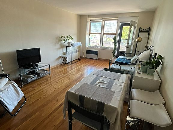 5th image of 25-34 Crescent St #6C