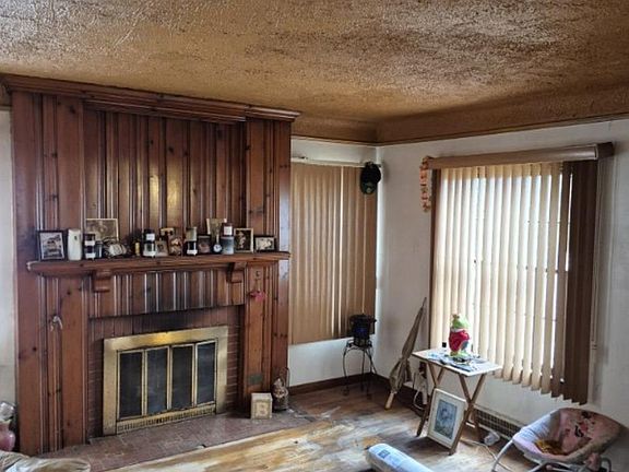 5th image of 17667 Patton St