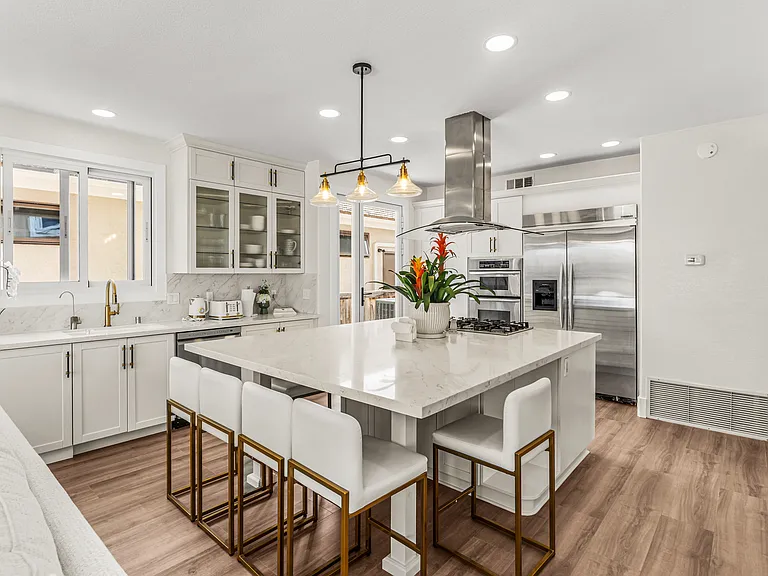 1807 Amalfi Dr — Photo 14