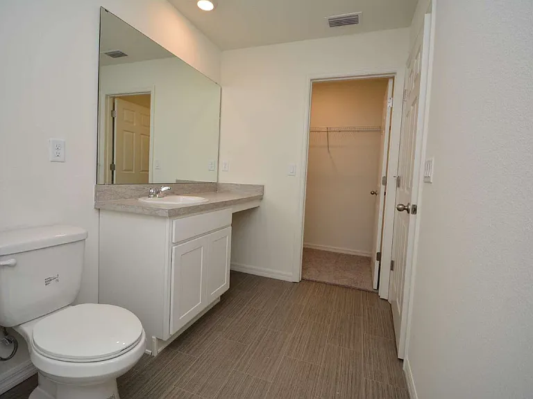 38 Baltimore Ln — Photo 25