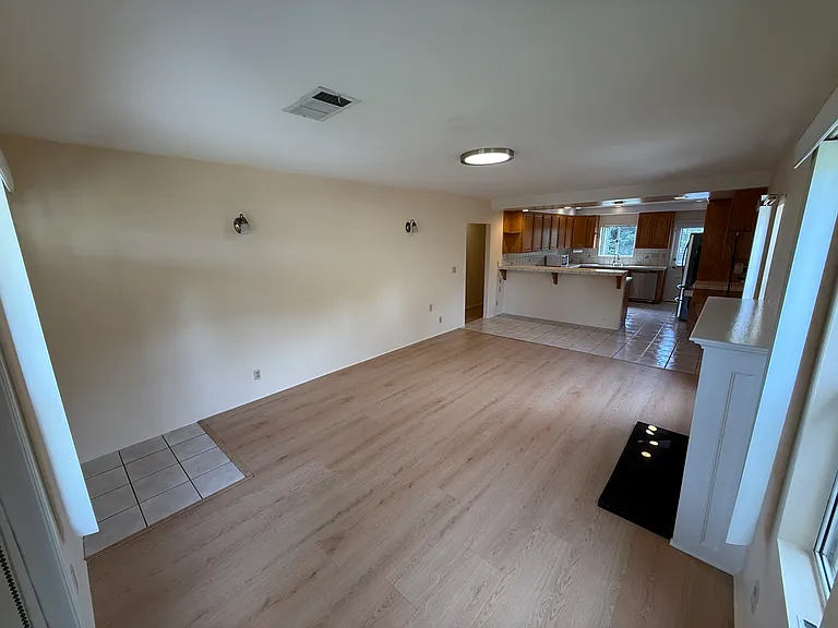 385 Eaton Dr — Photo 7