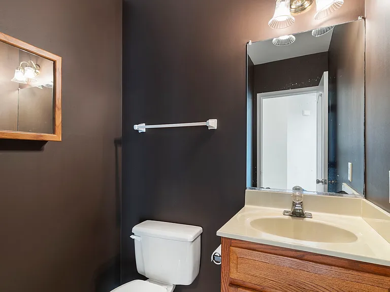2427 Grantham Ct — Photo 21