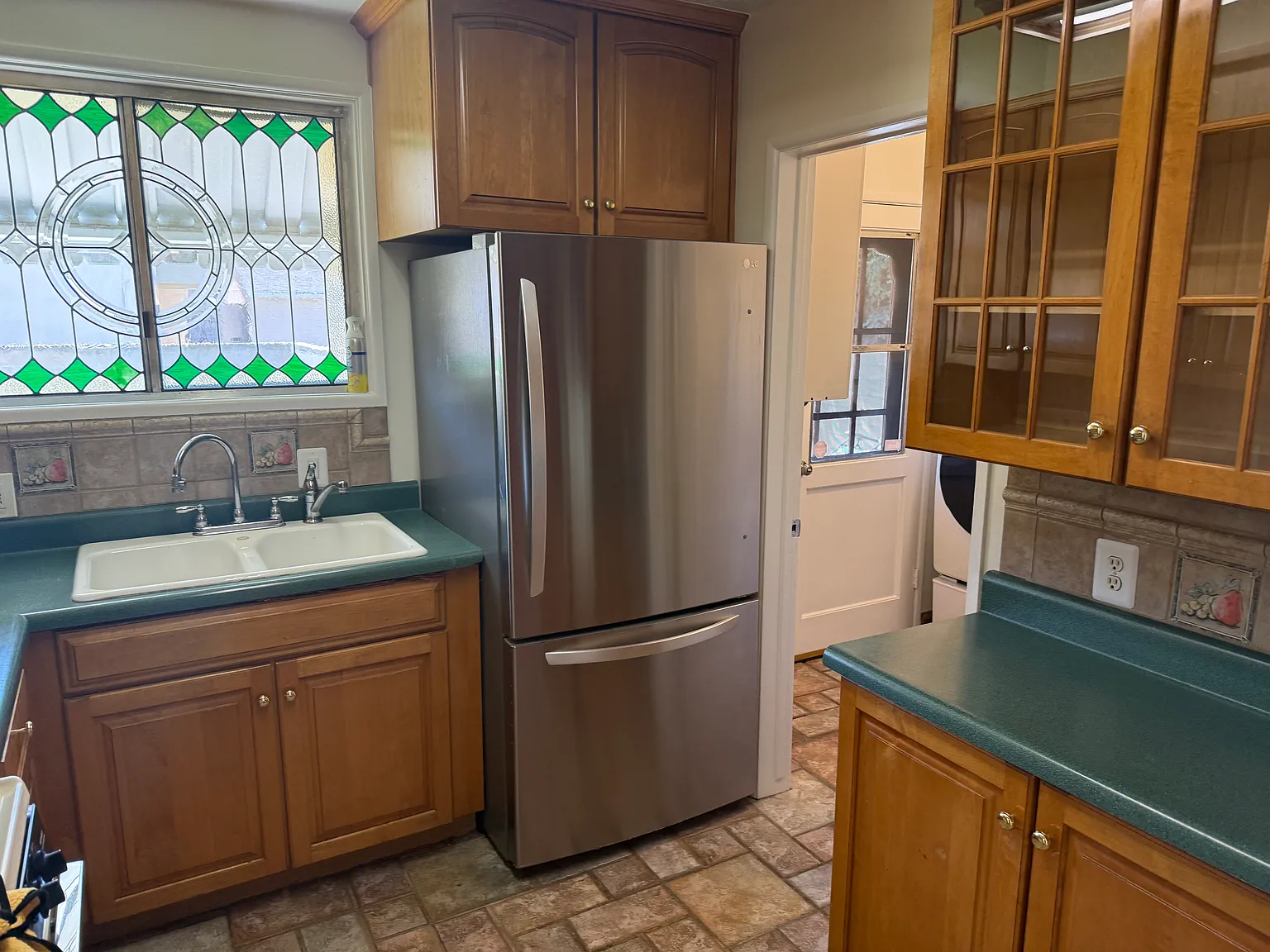 3 bed, 1200 sqft, $3,600 — Photo 3