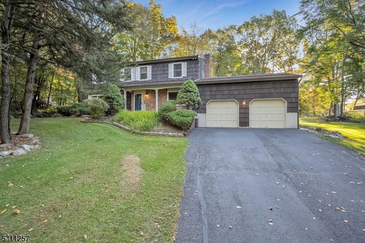 1st image of 8 Lauren Ln