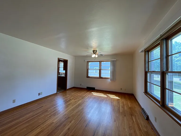 324 E 7th St #2 — Photo 12