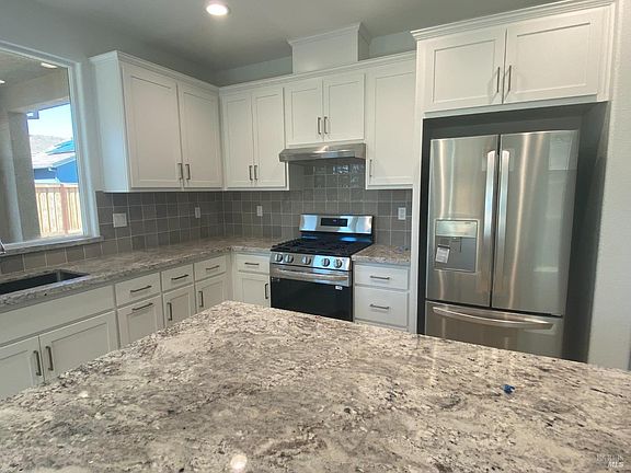 3rd image of 2383 Park Place