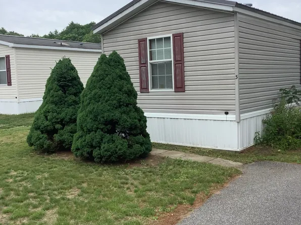 3 Woodside Dr #55, Lisbon, ME 04250