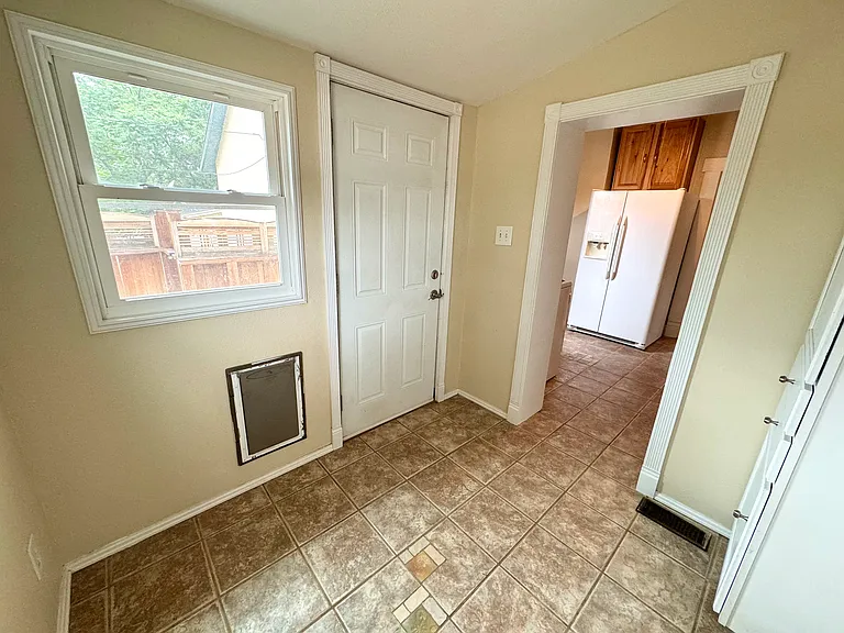 1230 E 10th St #A — Photo 21