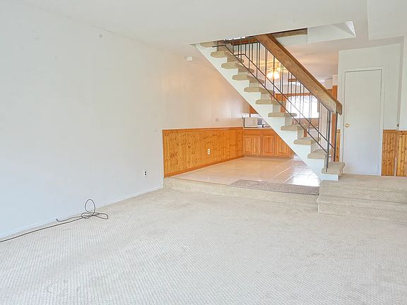 5th image of 15 Tulip Cir