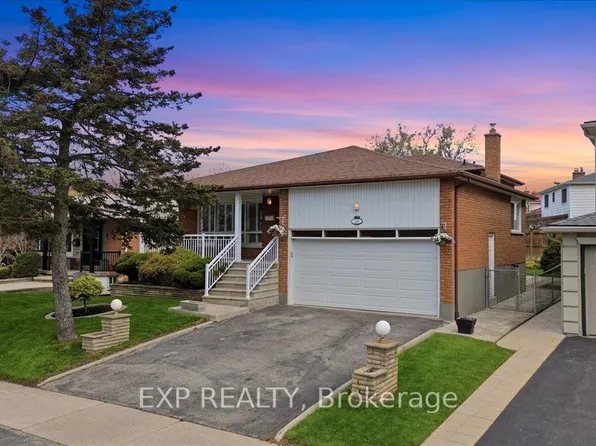 419 Michelle Row W, Mississauga, ON L5A 3H2