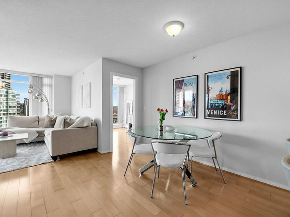 4th image of 2133 Douglas Rd #2005