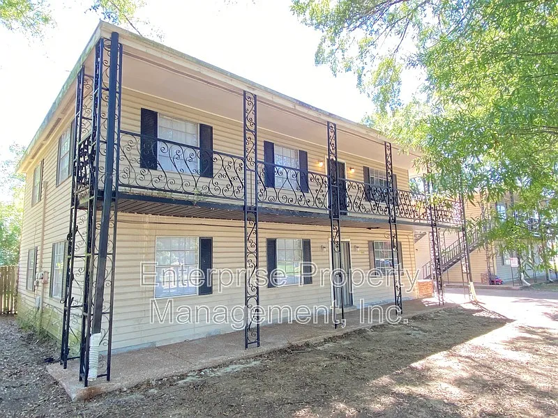 3 bed, 2.0 bath, 1360 sqft, $1,195 — Photo 2