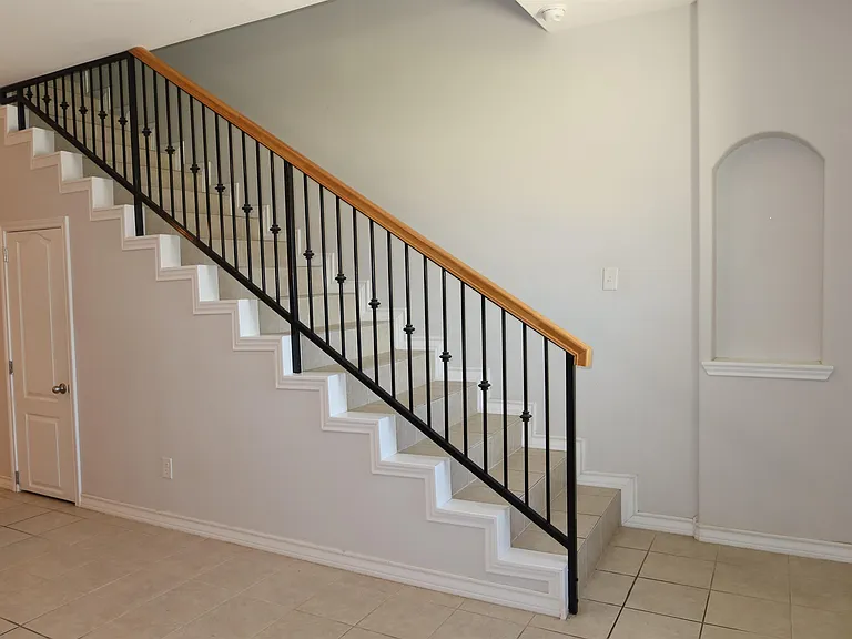 602 Basswood Dr #201 — Photo 3