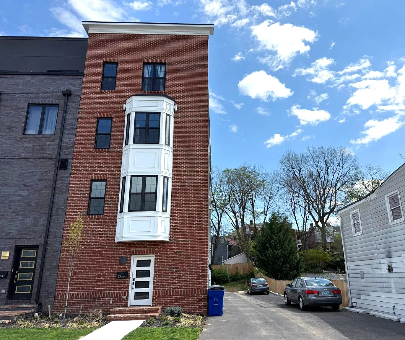206 Broadway St - 3rd Fl - Room 3 — Photo 1