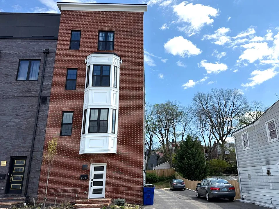 206 Broadway St #3